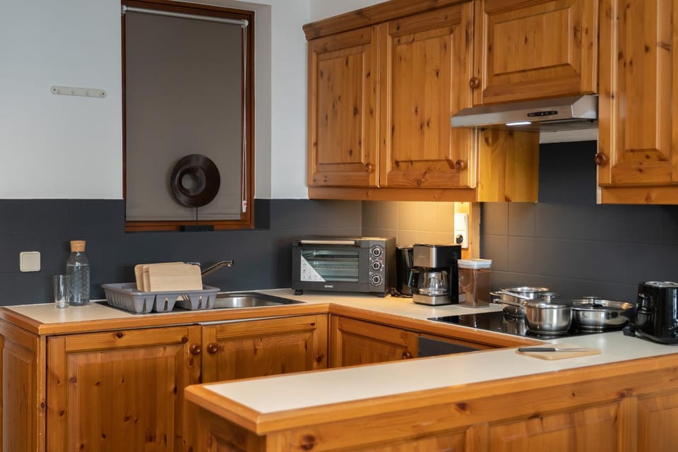 Coffee/tea facilities, stove, kitchen