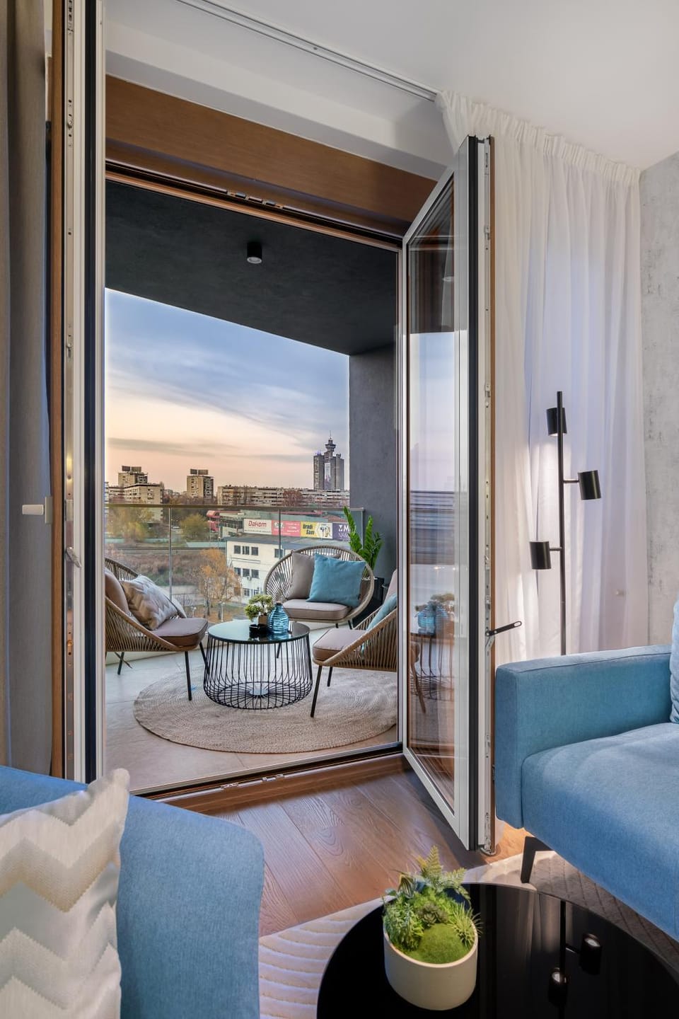 View (from property/room), Balcony/Terrace, Living room, Photo of the whole room, Seating area