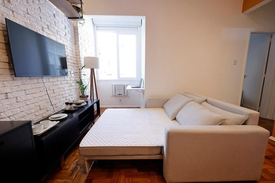Stylish apartment one block from Copacabana beach Apartment in Rio de Janeiro