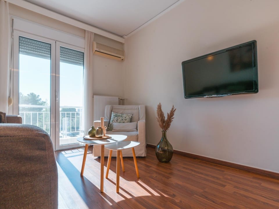 TV and multimedia, Living room, Decorative detail, Seating area