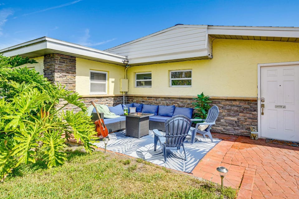 Pool + Game Room: Riverfront Daytona Escape! House in South Daytona