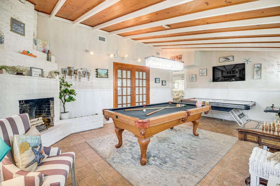 Pool + Game Room: Riverfront Daytona Escape! House in South Daytona