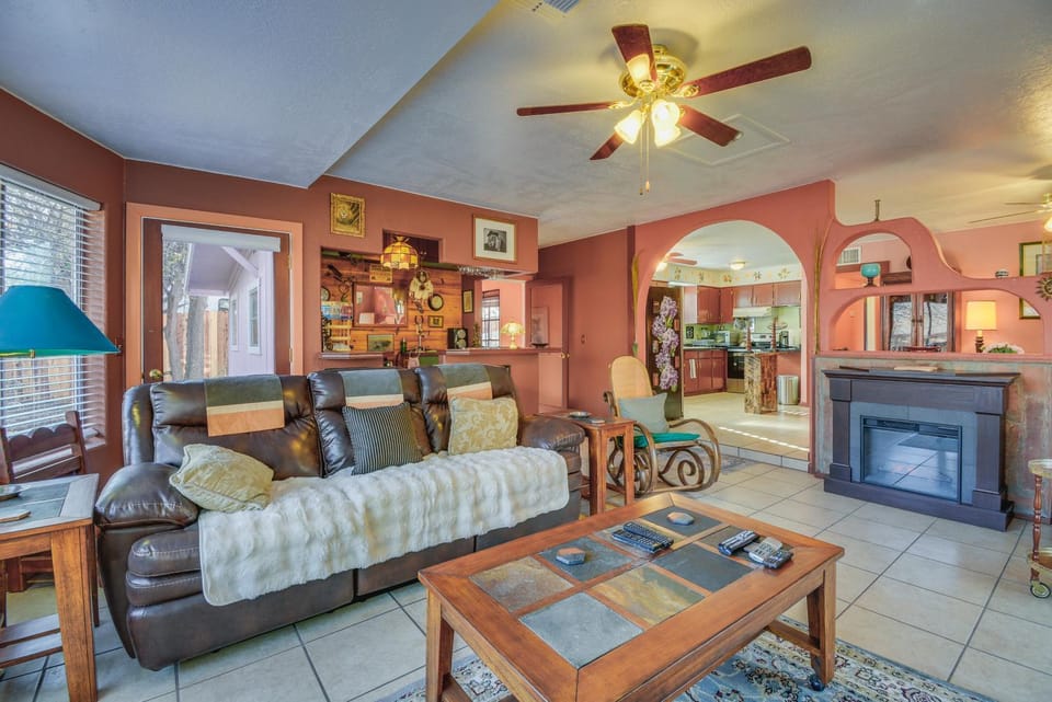 Artfully Decorated Cottonwood Home: Pets Welcome! House in Cottonwood