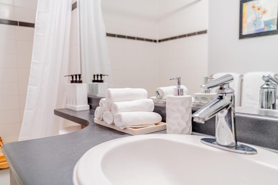 Bathroom, Bath, towels
