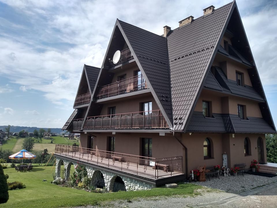 Property building, Garden, Balcony/Terrace