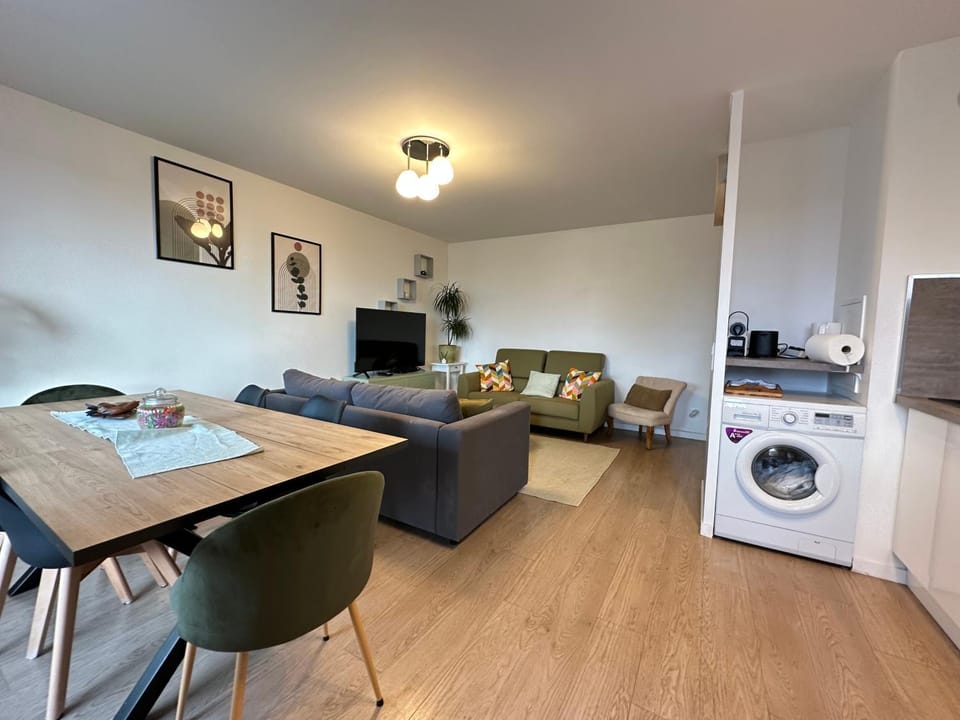 Agréable 3 pièces avec Parking proche Gare et Paris by immo Kit bnb Apartment in Saint-Denis, France