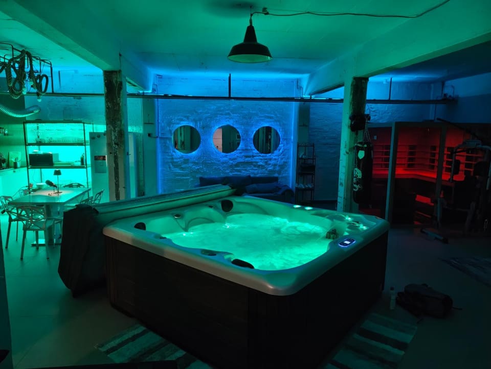 SPA industrial Loft im ehemaligen Umspannwerk Schaltzentrale Apartment in Essen