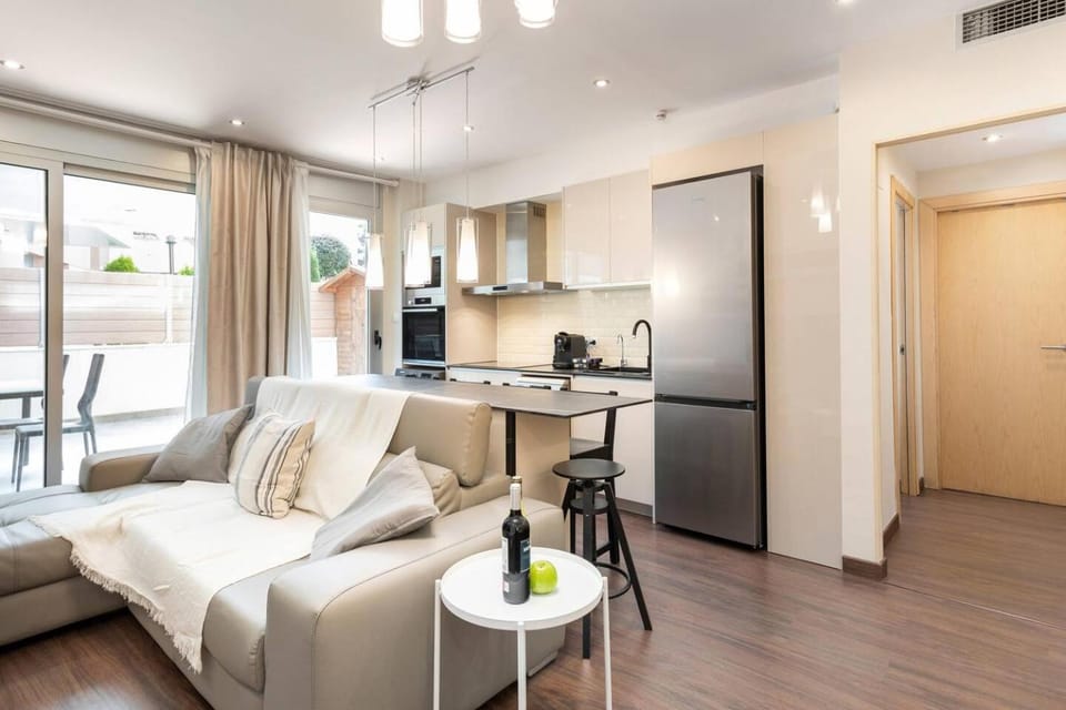 Coffee/tea facilities, Kitchen or kitchenette, Living room, Seating area, Dining area, oven, pet friendly, stove