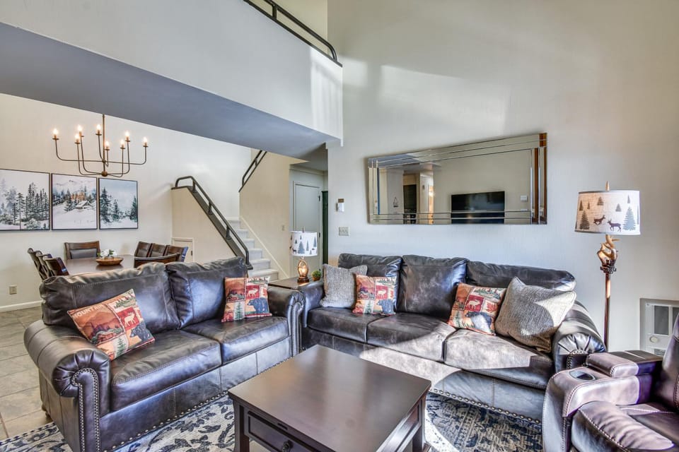 Steamboat Springs Condo: Community Pool & Hot Tub! House in Steamboat Springs