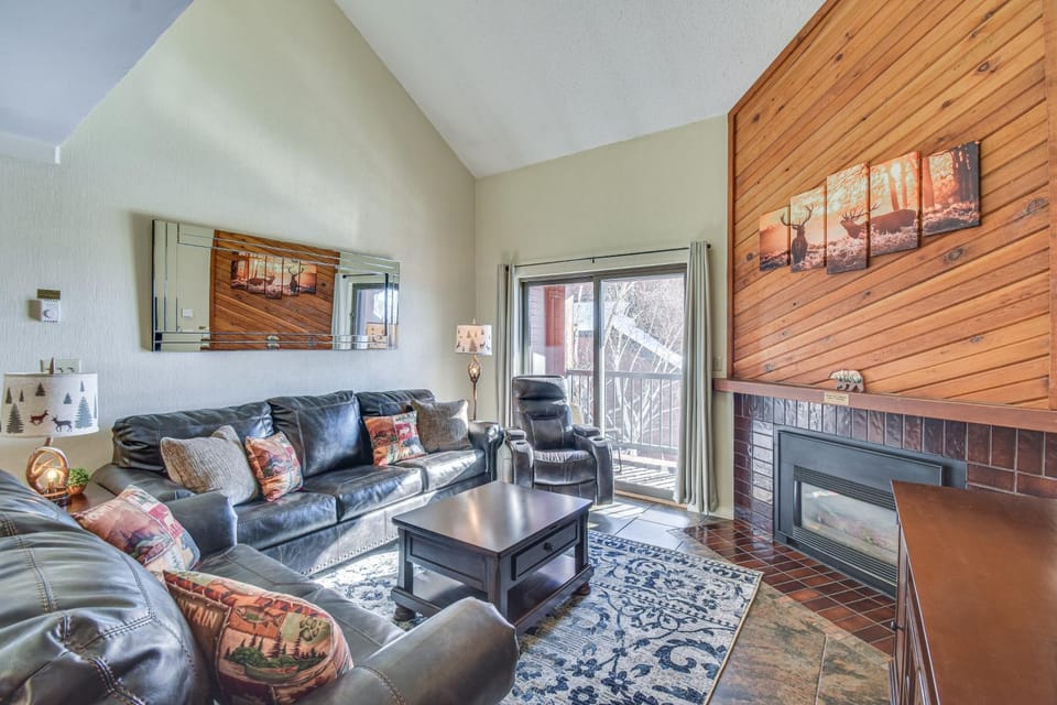 Steamboat Springs Condo: Community Pool & Hot Tub! House in Steamboat Springs