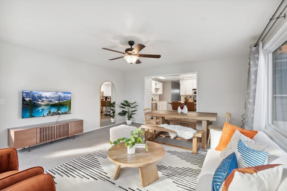 TV and multimedia, Living room, Dining area
