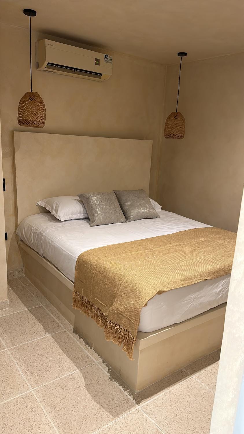 Bed, Photo of the whole room, Bedroom, air conditioner