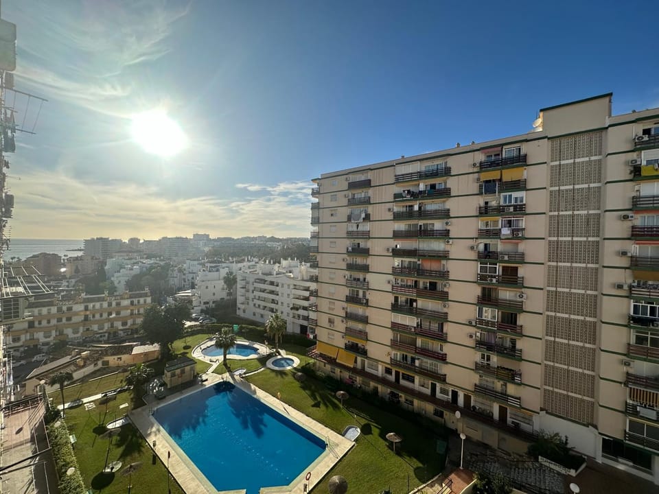 Property building, Day, City view, Pool view, Sea view, Sea view, Swimming pool, Sunrise