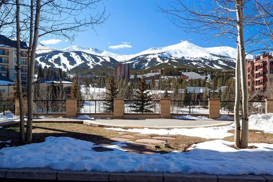 Hyatt Main Street Station, steps to Peak 9 & downtown House in Breckenridge