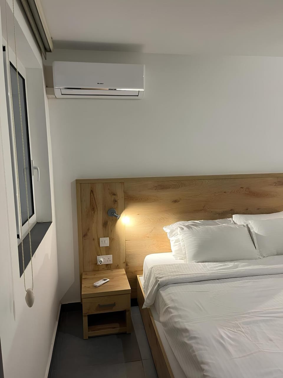Bed, Bedroom, heating, air conditioner
