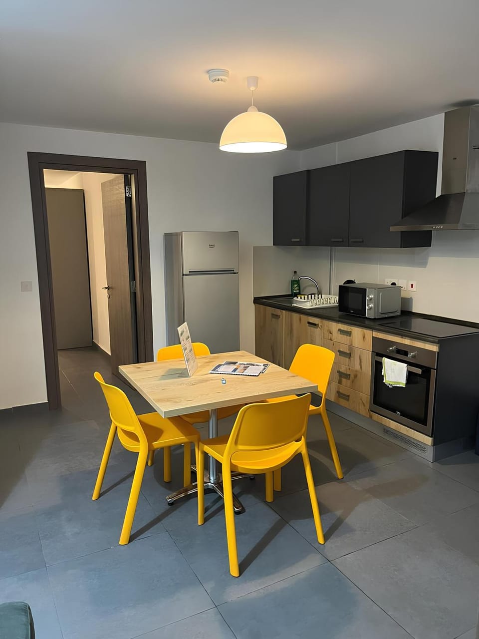 Kitchen or kitchenette, Dining area, oven, stove