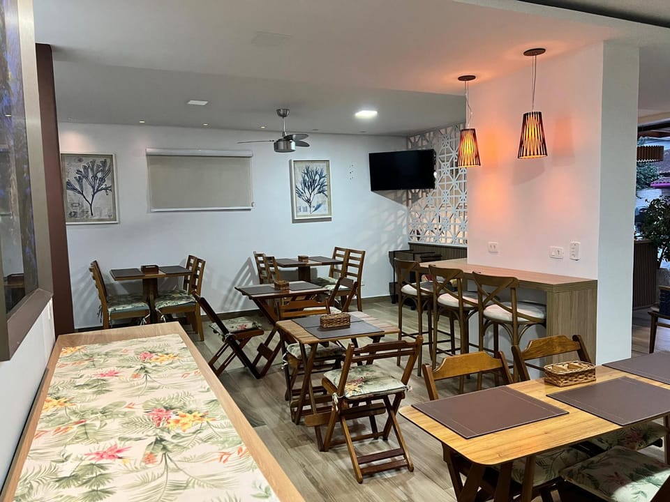 Restaurant/places to eat, TV and multimedia