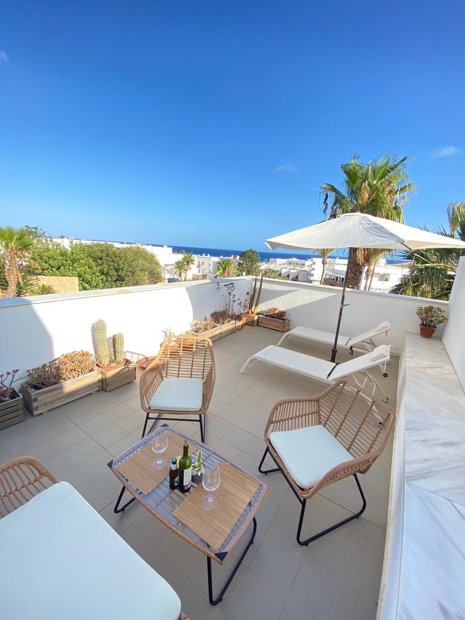 Off site, Balcony/Terrace