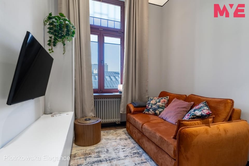 Living room, Seating area, internet
