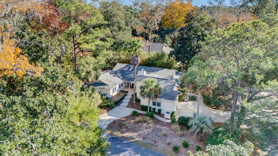 Luxury Updated 6 BR home Private Pool Near Ocean Bikes & Beach Gear Included House in Hilton Head Island