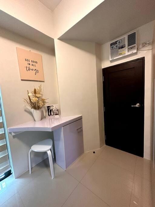 New & Spacious Unit in QC w/ Wifi & Netflix Apartment in Quezon City