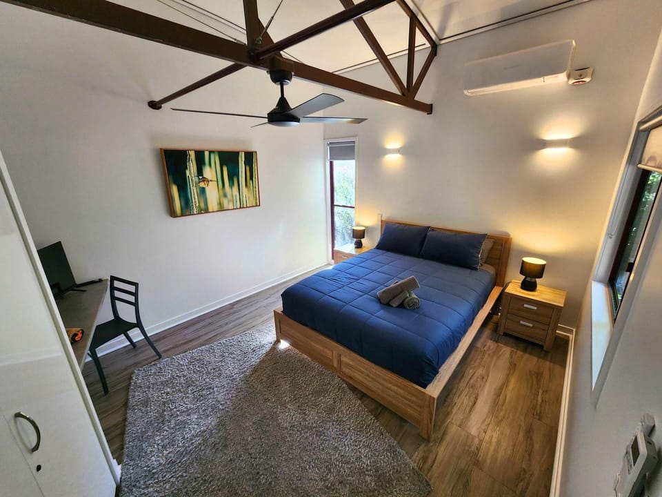 Bed, Photo of the whole room, Bedroom
