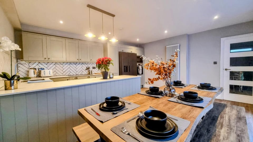 Kitchen or kitchenette, Food and drinks, Food