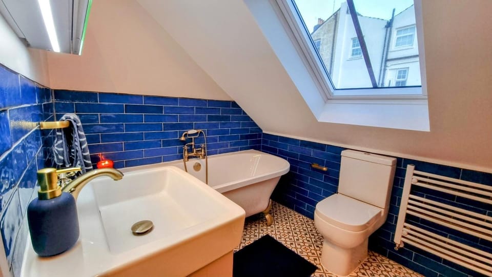 Toilet, Bathroom, Bath, towels