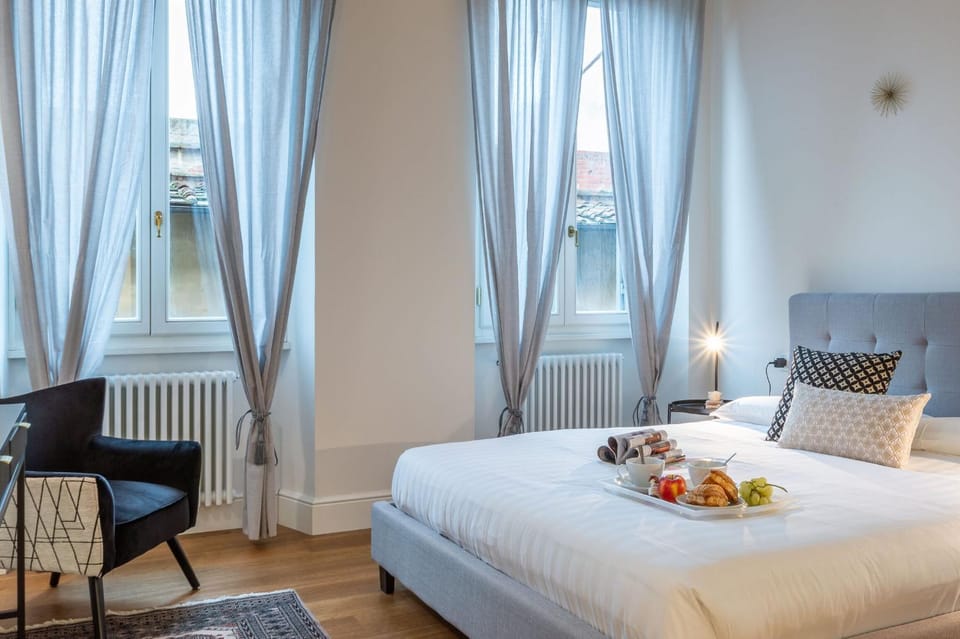 Bed, Food and drinks, Photo of the whole room, Bedroom