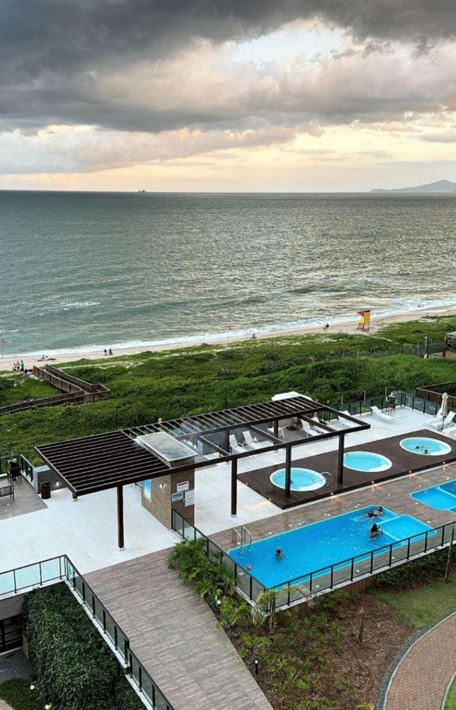 Resort em Barra velha, pé na areia e vista mar Apartment in State of Santa Catarina