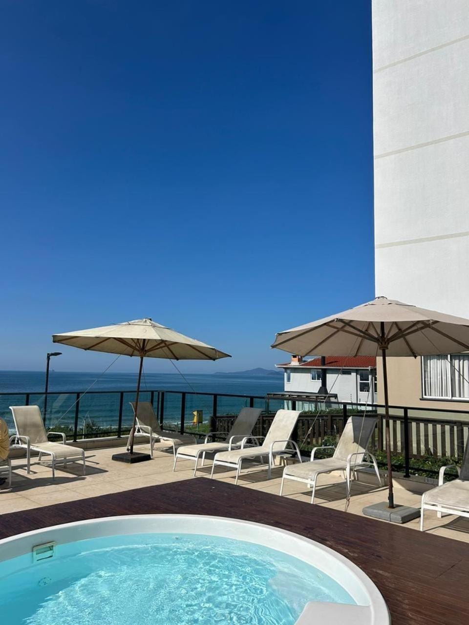 Resort em Barra velha, pé na areia e vista mar Apartment in State of Santa Catarina