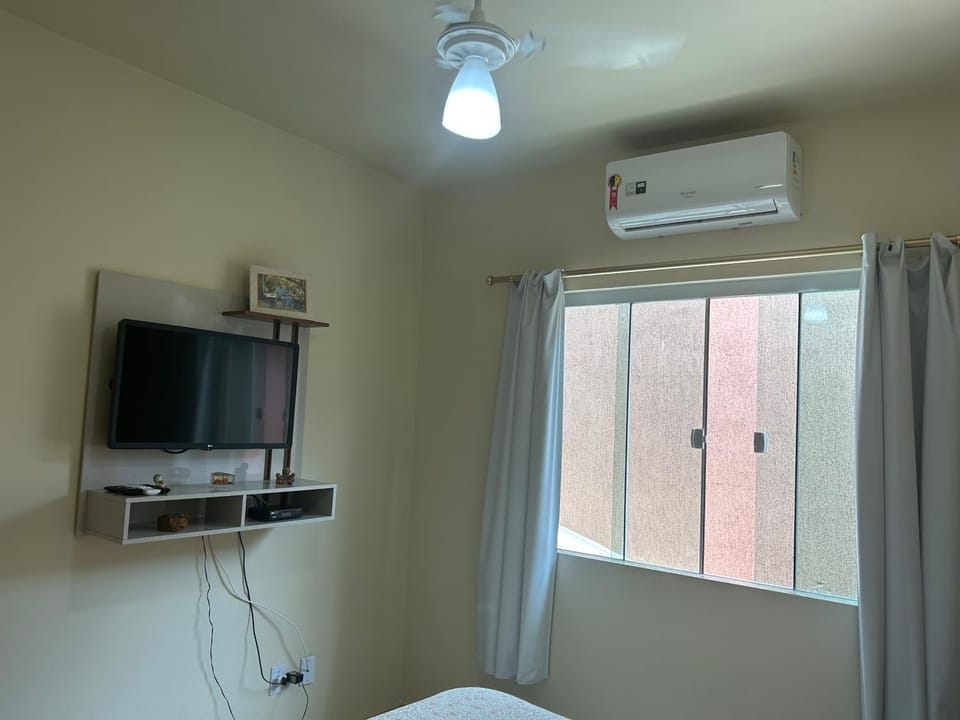 Bed, Bedroom, air conditioner