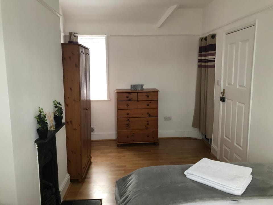 Bedroom, wardrobe