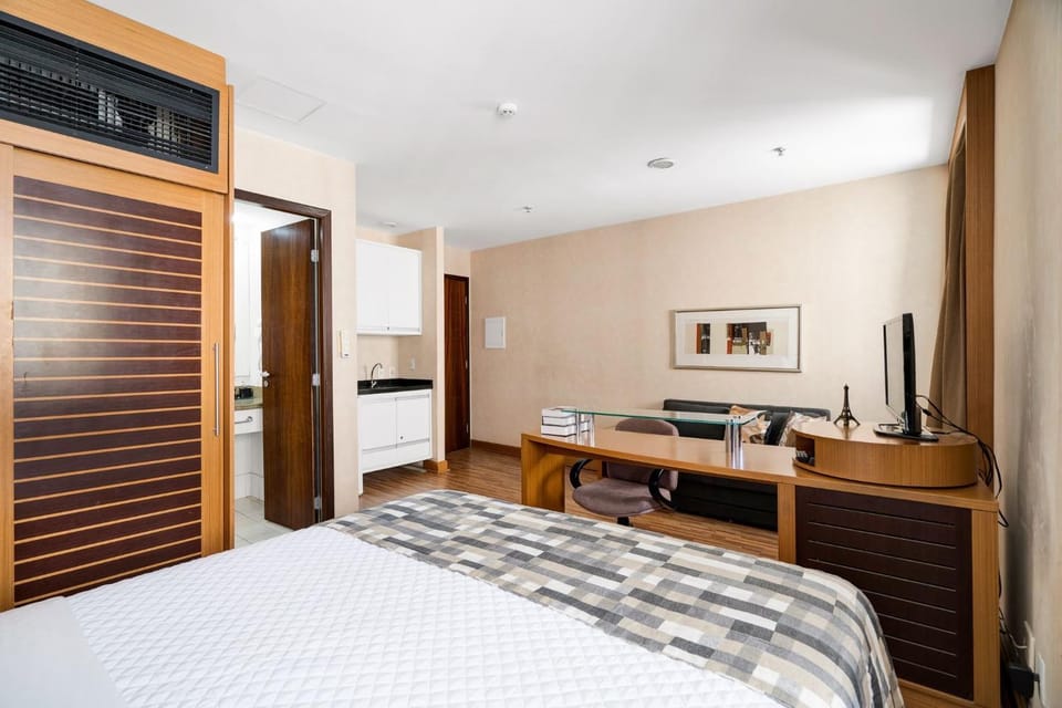 TV and multimedia, Photo of the whole room, Bedroom, oven, wardrobe