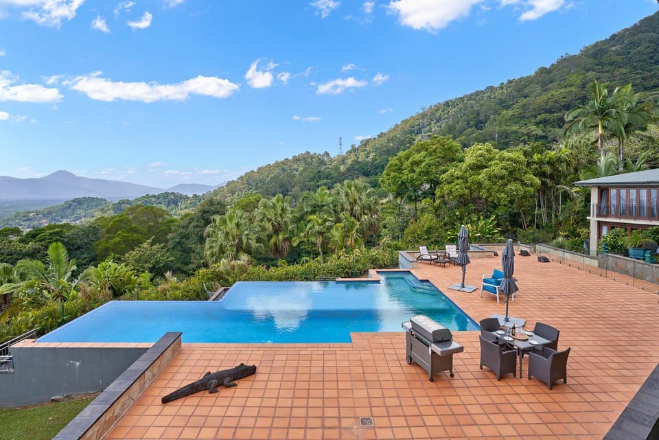 Spring, Day, Mountain view, Pool view, Swimming pool, sunbed