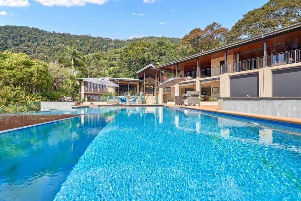 Property building, Day, Natural landscape, Mountain view, Pool view, Swimming pool, sunbed