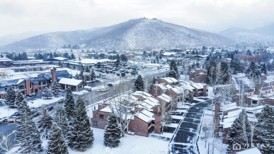 Silver Star Ski Retreat W Private Hot Tub! House in Park City
