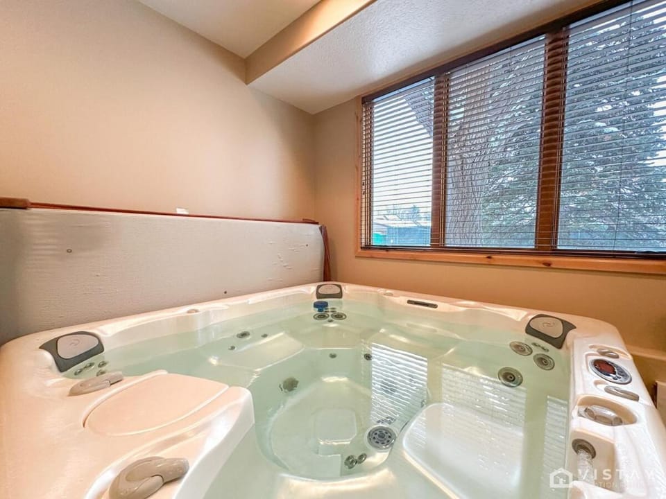 Silver Star Ski Retreat W Private Hot Tub! House in Park City