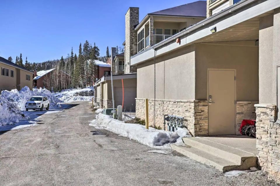 The Lofts #8d - Right by Ski Lifts House in Brian Head