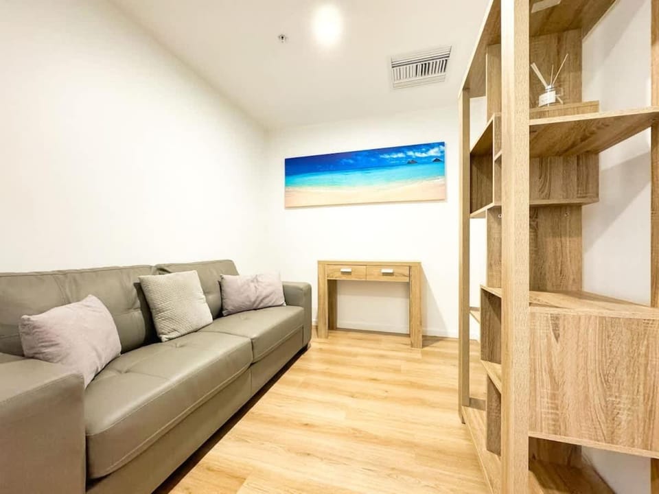 High-Rise Heaven - West Franklin Apartment in Adelaide