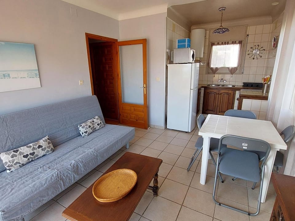 Magnífico ático amueblado con terraza a 2 pasos de la playa - Se aceptan mascotas - ES-170-23 Apartment in Alt Empordà