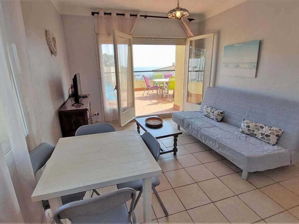 Magnífico ático amueblado con terraza a 2 pasos de la playa - Se aceptan mascotas - ES-170-23 Apartment in Alt Empordà