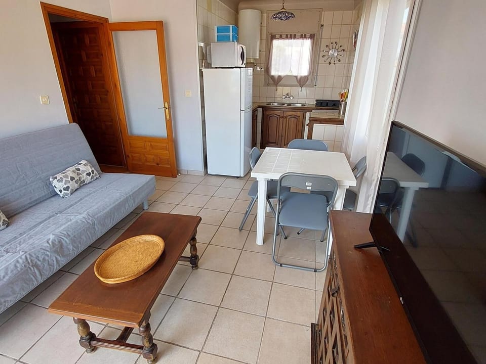Magnífico ático amueblado con terraza a 2 pasos de la playa - Se aceptan mascotas - ES-170-23 Apartment in Alt Empordà