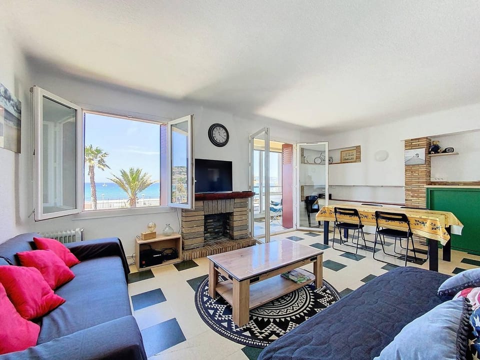 Appartement en bord de plage avec terrasse, parking privé, wifi et équipements modernes - FR-1-770-15 Apartment in La Cadière-d'Azur