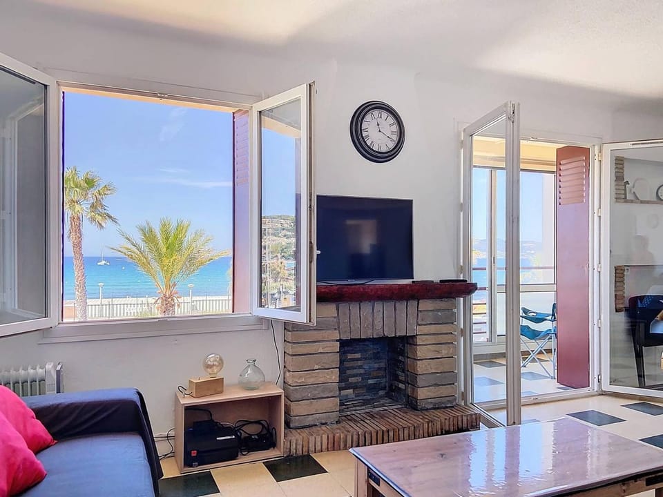 Appartement en bord de plage avec terrasse, parking privé, wifi et équipements modernes - FR-1-770-15 Apartment in La Cadière-d'Azur