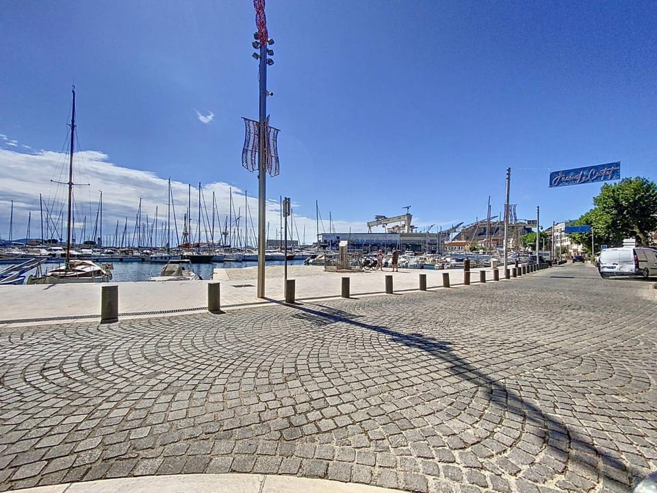 Appartement T2 lumineux sur le Vieux Port, La Ciotat - FR-1-770-11 Apartment in La Ciotat