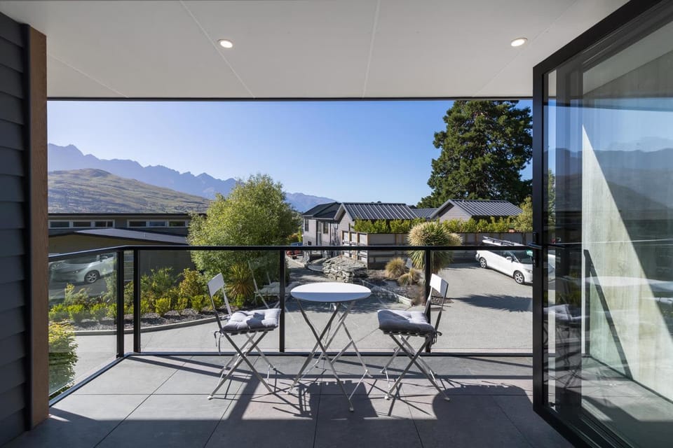 View (from property/room), Balcony/Terrace, Mountain view