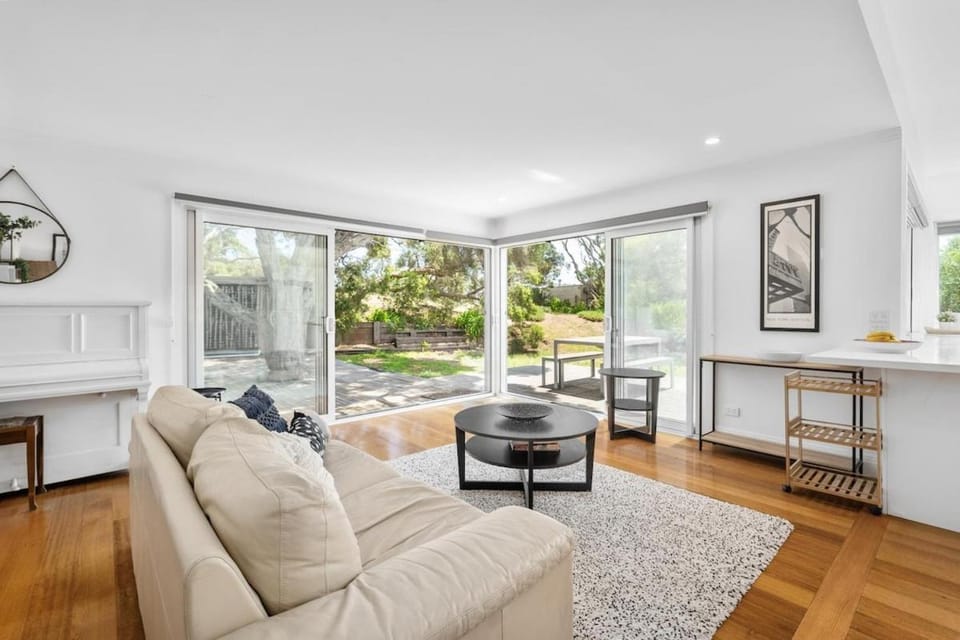 Sorrento Ocean Sounds House in Melbourne Road
