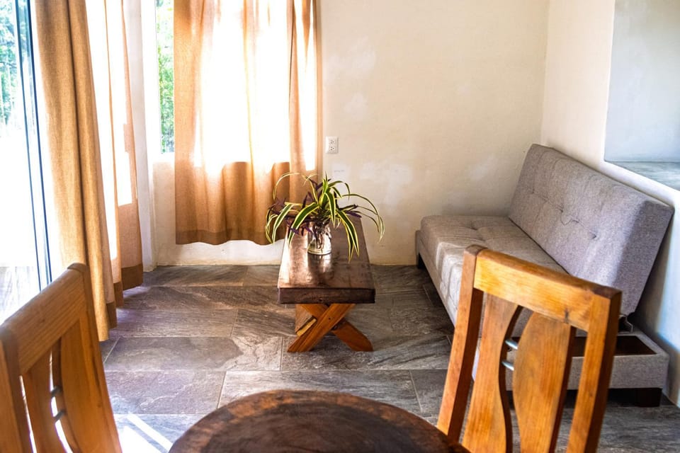 Living room, Dining area, internet