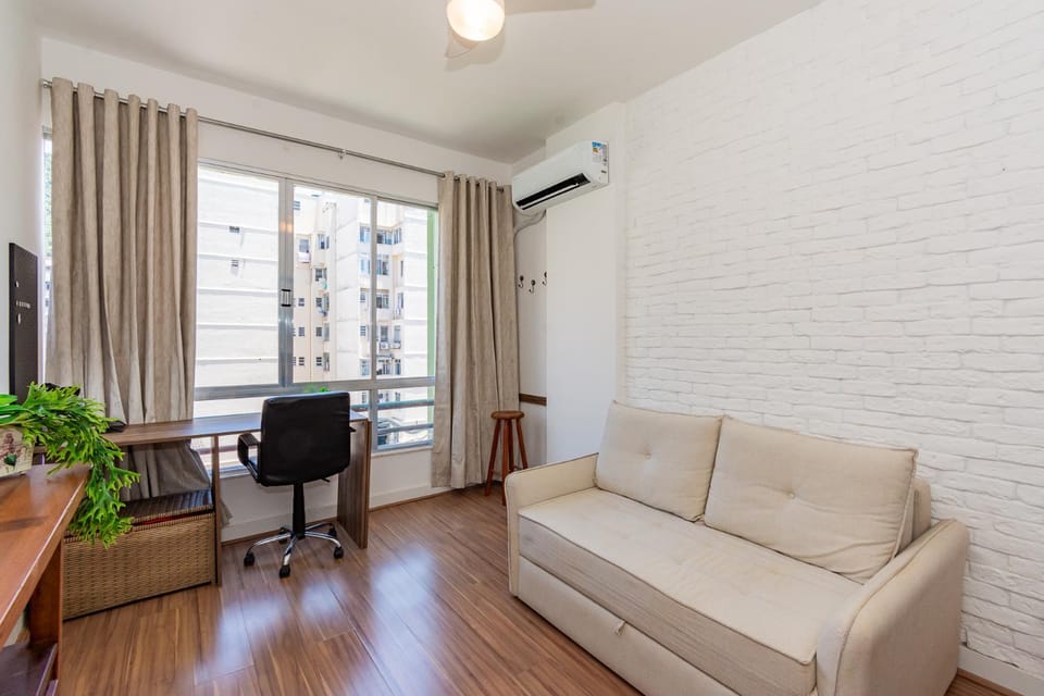 Living room, Seating area, air conditioner